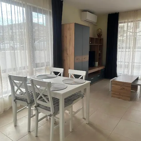 Sea View Apartment *